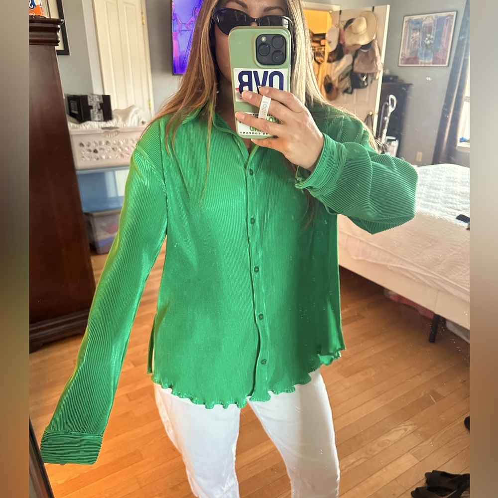 White Fox Bright Green Plisse Button Front Oversized Shirt size S/M
